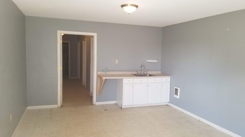 RJ Corman-5,000 SQ FT Shop On 10 Acres With Office Trailer : 6011 138th Ave NW, Williston, ND 58801
